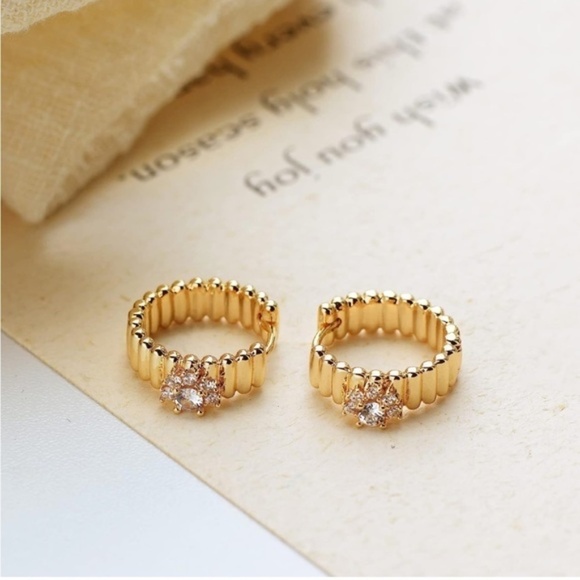 Gold 14k Gold Plated Cubic Zirconia Hoop Earrings - Picture 1 of 2